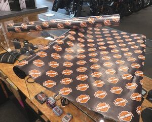 99546-013V WRAP-B/S,ROLL,100 FT Kerst inpak papier Harley-Davidson